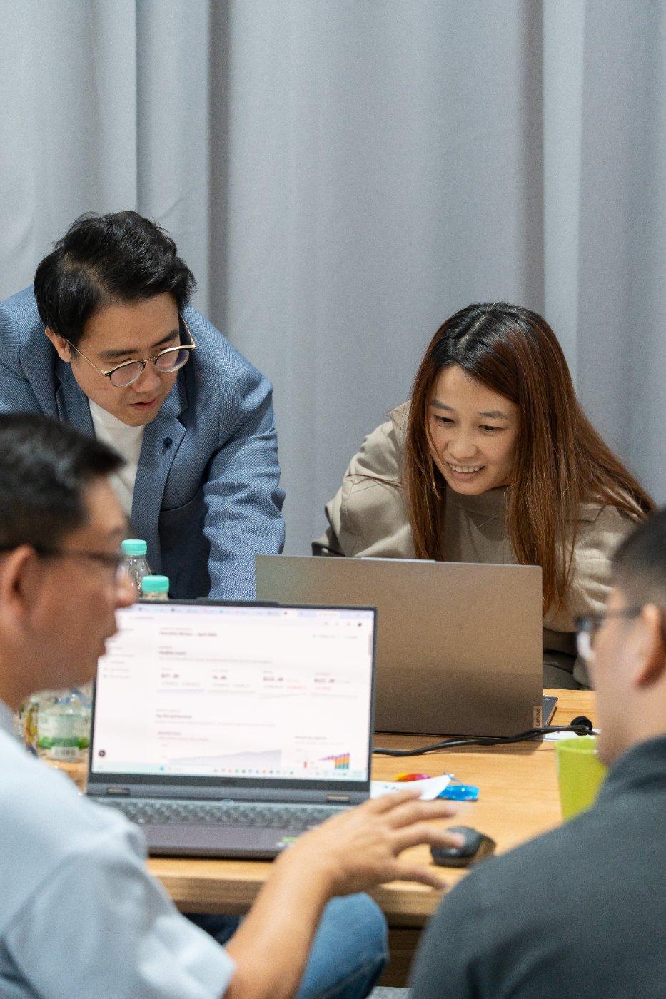 Two attendees reviewing a dashboard together
